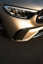 Lade das Bild in den Galerie-Viewer, ROLFHARTGE Set Carbon Shark Gills mit RHR-Feinmetall Emblem für GLC (X254)