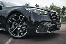 Lade das Bild in den Galerie-Viewer, ROLFHARTGE Set Carbon Shark Gills mit RHR-Feinmetall Emblem für S-Klasse (W223)