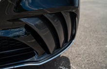 Lade das Bild in den Galerie-Viewer, ROLFHARTGE Set Carbon Shark Gills mit RHR-Feinmetall Emblem für S-Klasse (W223)